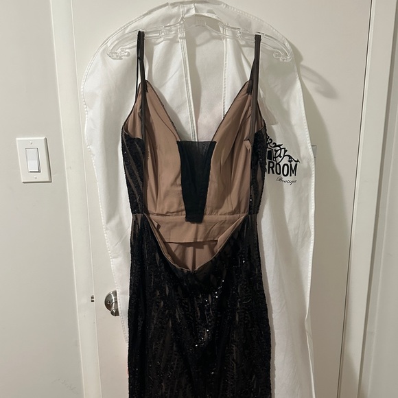 Special occasion dress. Colour black, size 10-12 US - Picture 6 of 7